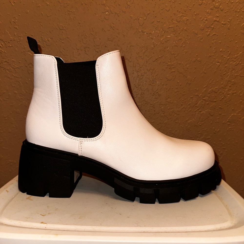 BRAND NEW SODA BOOT- WOMENS FASHION